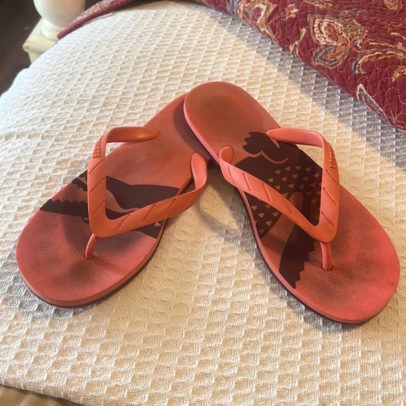 Woman’s‎ Lacoste Coral Rubber Flip Flops - Picture 1 of 6